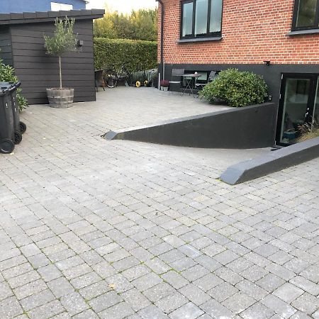 Nyistandsat Hojloftet Kaelderlejlighed Pa 70 M2 I Viborg Centrum, Med Plads Til 4 Personer エクステリア 写真