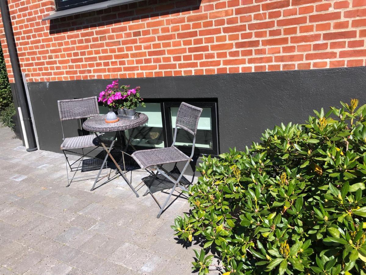 Nyistandsat Hojloftet Kaelderlejlighed Pa 70 M2 I Viborg Centrum, Med Plads Til 4 Personer エクステリア 写真