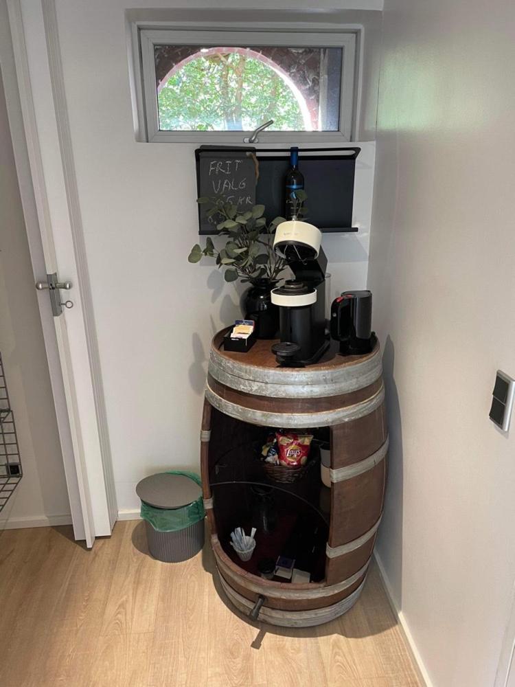 Nyistandsat Hojloftet Kaelderlejlighed Pa 70 M2 I Viborg Centrum, Med Plads Til 4 Personer エクステリア 写真